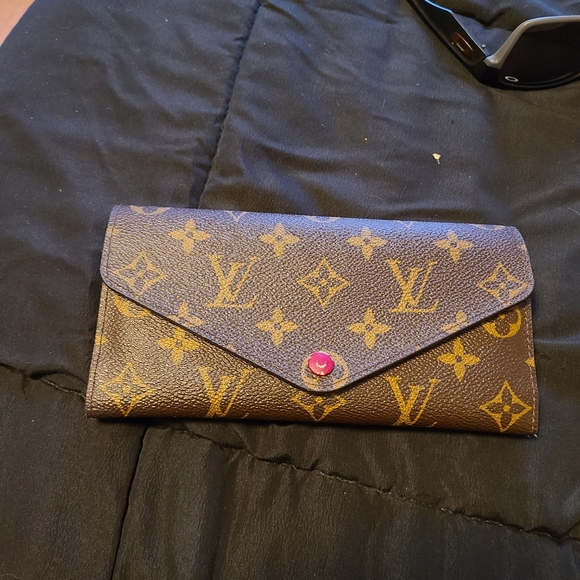 Louis vittan hand purse - Picture 4 of 4